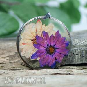 ręcznie zrobione wisiorki naszyjnik z fioletowymi kwiatami w żywicy z415