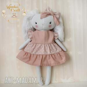 króliczek lola przytulanka w różowej sukieneczce z falbankami, dekoracja
