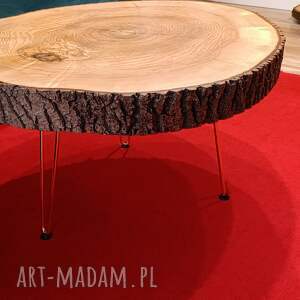 stolik kawowy loft z plastrem litego drewna i naturalną korą zegar