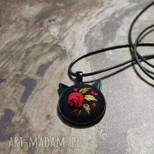 Ręcznie haftowany wisior DLA FRANCISZKI, haft brazylijski, mrocznie