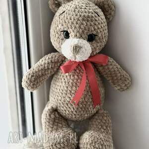 maskotki miś iskierka ręcznie robiony w odcieniach brązu, świąteczny