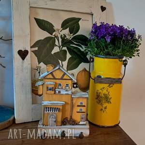 Prezent Słoneczny z domkami, rustykalny wieszak drewno