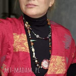 Ruda Klara, naszyjnik koralikowy bardzo długi zawijany wokół szyi składający