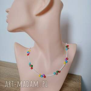 naszyjnik z wielobarwnymi kwiatuszkami naszyjnik kolorowe kwiaty, na wiosnę