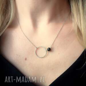 Prezent NASZYJNIK GEOMETRIC ZE STALI SZLACHETNEJ SREBRNEJ Z CZARNYM