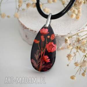 handmade wisiorki duży wisiorek czerwone kwiaty w żywicy