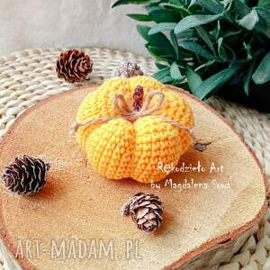 szydełkowa dynia, jesienna dekoracja, ozdoba prezent dynia