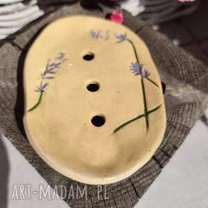 Ceramiczna mydelniczka z lawendą - rękodzieło do łazienki
