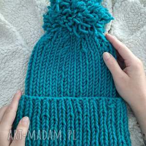 Turkusowa czapka damska z pomponem - handmade