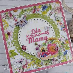 Kartka na dzień mamy z polnymi kwiatami i motylami ładna, z okazji dnia, kolorowa