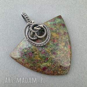 goya - wisiorek z rubinem w zoisycie i srebrem oksydowanym, zoisyt rubinowy