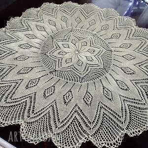 obrus na drutach, jasno żółty serwetka koronkowa, podkładka stół