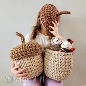 Duże żołędzie szydełkowe - kosze do pokoju z akcentem leśnym