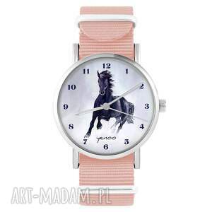 zegarek - czarny koń, cyfry brzoskwiniowy róż nylonowy pasek biżuteria końska