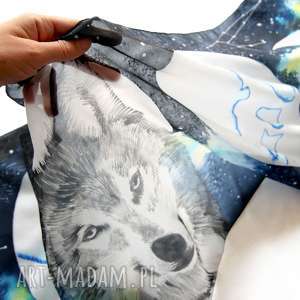 minkulul wilk i fazy księżyca - ręcznie malowany szal jedwabny z gwiazdami