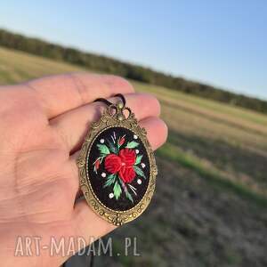 Ręcznie robiona broszka handmade - oryginalny dodatek