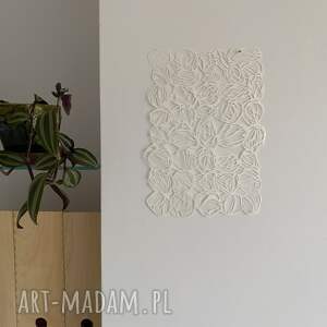 Biała ręcznie wykonana wycinanka, abstrakcja