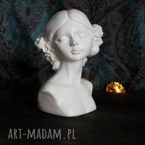 kobieta biała, rzeźba z gipsu, kwiaty we włosach, wys 9,5 cm, figurka, kobieca