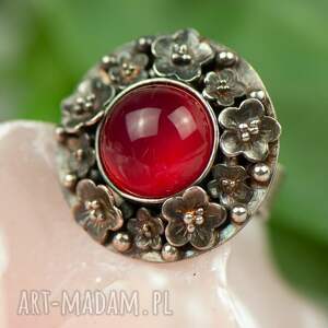 pierścień z czerwonym agatem carmen a847 pierścionek florystyczny zdobiony