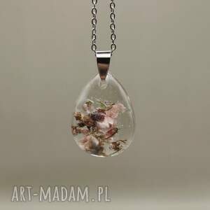 Prezent WISIOREK Z ŻYWICY Z ZATOPIONYMI SUSZONYMI KWIATAMI