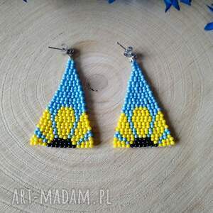 kolczyki słoneczniki na nieba tle koralików