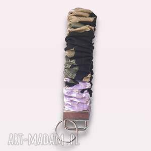 Kwiatowa smyczka scrunchie na gumie - brelok do kluczy