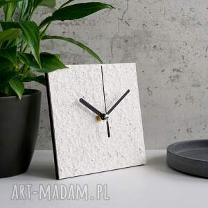 minimalistyczny biały zegar z papieru, unikalny na prezent, jasny