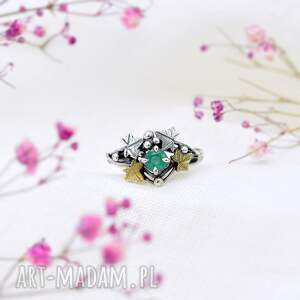 artymateria pierścionek leśny z bluszczem i szmaragdem