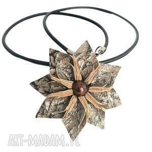 brązowo - złoty kwiat na rzemyku, naszyjnik skórzany minimalistyczny