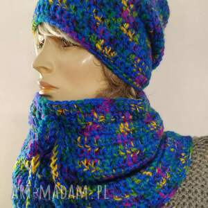 Wielokolorowy komplet szydełkowy czapka i otulacz