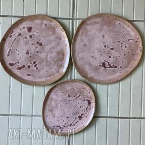 komplet talerzy w różu ceramika