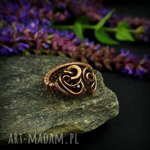 Pierścionek z granatem i miedzi - biżuteria handmade