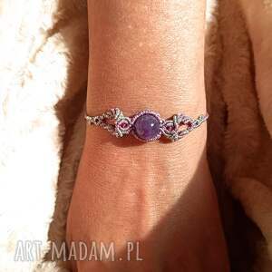 kluczyk z ametystem i rubinem w makramie bransoletka fioletowo srebrna