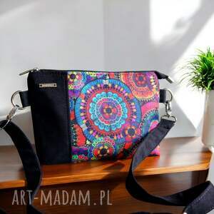 Listonoszka nerka czarny zamsz kolorowe mandale, nadruk