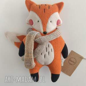 handmade maskotki lis z szalikiem z włóczki
