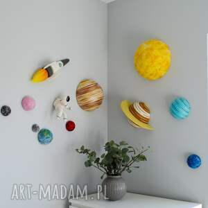 Układ słoneczny 3D z planetami i rakietą - kosmiczna dekoracja