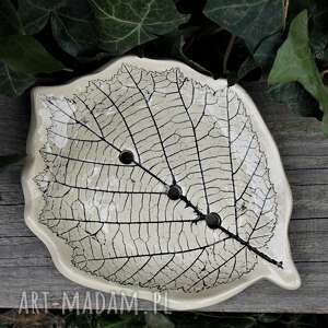 handmade ceramika mydelniczka "liść orzecha laskowego"