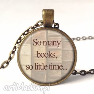 naszyjniki so many books - duży medalion z łańcuszkiem, cytat książki napisem