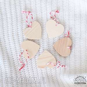 handmade pomysł na prezenty święta komplet drewnianych zawieszek - serca