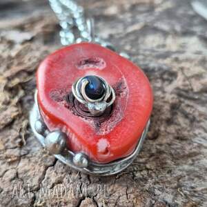 Prezent Wisior z koralem Naszyjnik z biżuteria folk