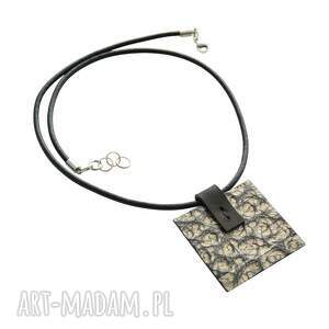 Czarno złota zawieszka na rzemieniu, skórzany naszyjnik