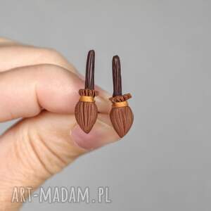 lekkie i stylowe kolczyki miotły czarownicy - ciemne drewno złoto 22 7 mm
