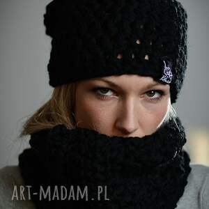 Czarna czapka zimowa MONO 01 na narty - ręcznie robiona wełna i akryl | art-Madam.pl
