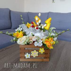 Dekoracja z kurą i kogutem. Stroik na Wielkanoc