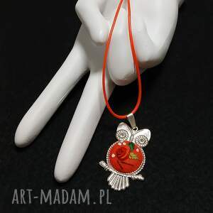 ręcznie haftowany wisiorek sisi filcu, stylowo, boho, niebanalnie bez