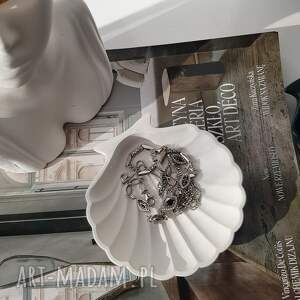 nejmi art handmade podstawka muszelka white biżuterię