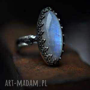 pierścień z kamieniem księżycowym biżuteria minerałami srebro oksydowane