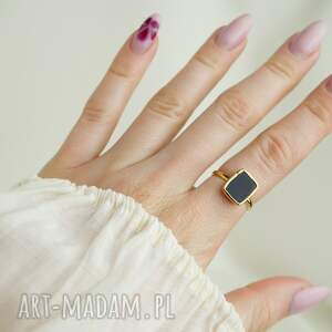 Pierścionek z onyksem, onyks, srebro złocone