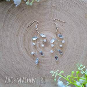 Minimalistyczne kolczyki z kryształków i perełek, wieczorowe