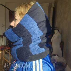 komin uszyty z różnych tkanin rozmiar uniwersalny; Mucha się wzrusza